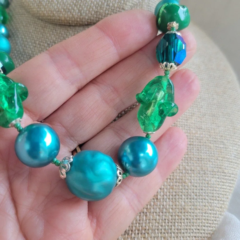 Vintage‎ Japan Beaded Necklace Women  Emerald Green Art Glass Composition MCM